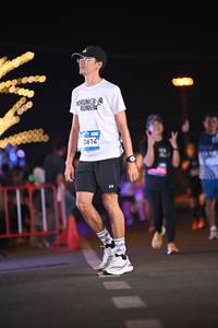 BIB: 
                            <button type="button" onclick="openModal(24410483)" class="btn btn-primary btn-sm float-right btn-popup" data-toggle="modal" data-target=".modal-high-quality">
                        <i class="fas fa-shopping-cart"></i> Add to Cart
                    </button>
                                            <button type="button" onclick="isThisMe(24410483, true)" class="btn btn-success btn-sm float-right btn-popup btn-isme hidden" data-toggle="tooltip" data-placement="bottom" title="นี่คือรูปของคุณใช่ไหม คลิกที่นี่เพื่อเอาเข้าอัลบั้ม">
                        <i class="fas fa-plus"></i> Add to album
                    </button>
                    <button type="button" onclick="isThisMe(24410483, false)" class="btn btn-warning btn-sm float-right btn-popup btn-isnotme hidden">
                        <i class="fas fa-ban"></i> Remove from album
                    </button>